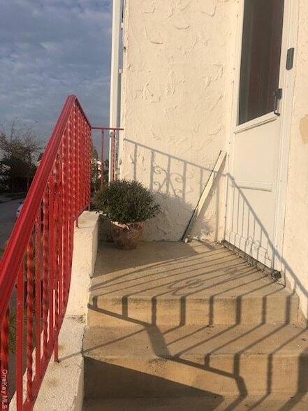 Building Photo - 134 Coolidge Ave Unit 2