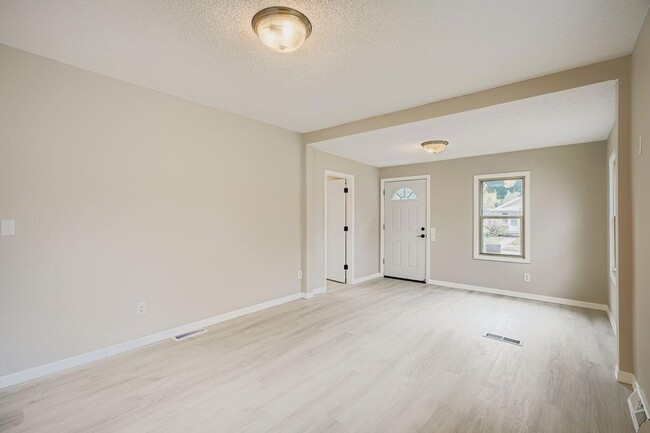 Photo - 4643 Emerson Ave N