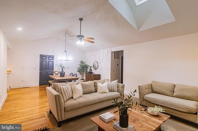 Photo - 207 Madison Cir