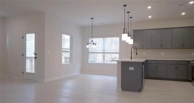 Photo - 702 Shetland Trl