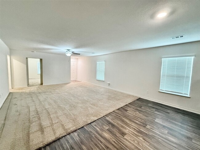 Photo - 521 Locksley Cove