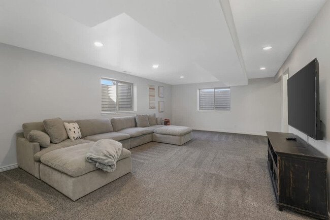 Building Photo - 956 S 1525 W Unit ID1250670P