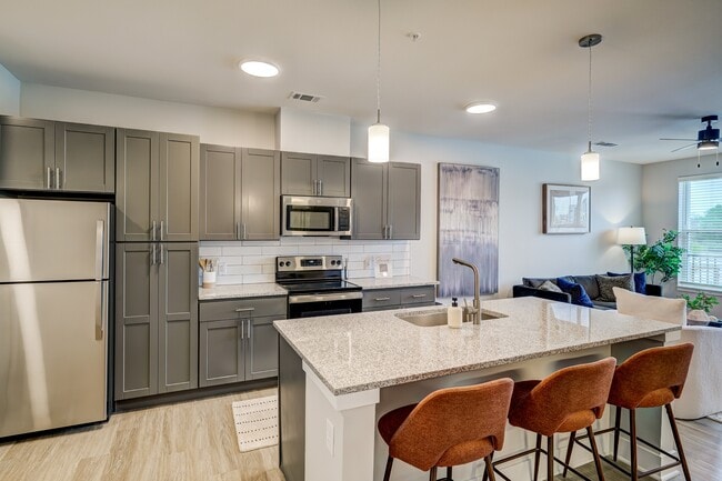 Building Photo - Bend on Bluebonnet