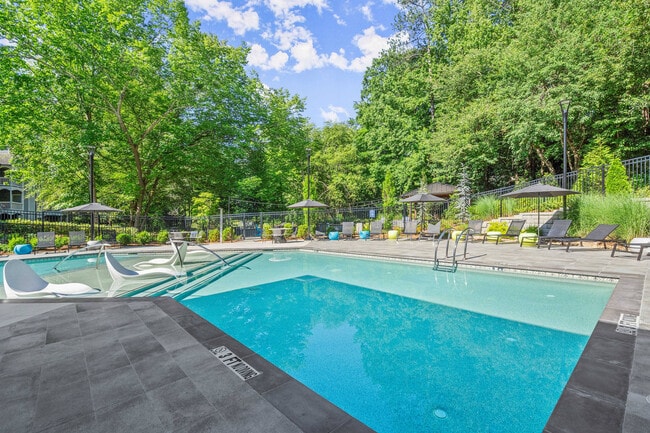 14-DSC01601 low - The Windward