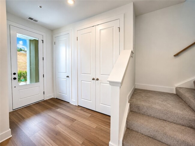 Photo - 307 Palisade Wy