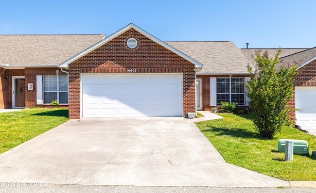 Photo - 4405 Greenfern Way