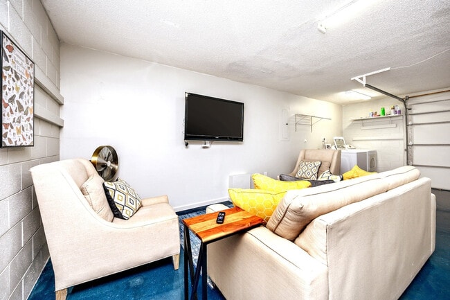 Photo - 22 Moreno Point Rd Unit ID1285898P