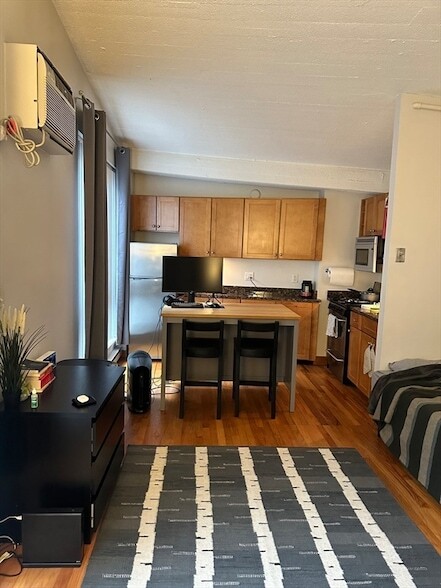 Building Photo - 12 Stoneholm St Unit 420