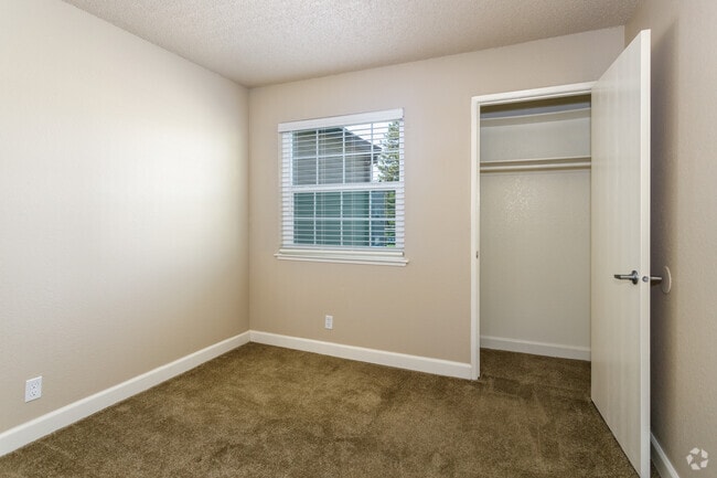 2BR, 1BA -850SF - Courtside Village Apartments