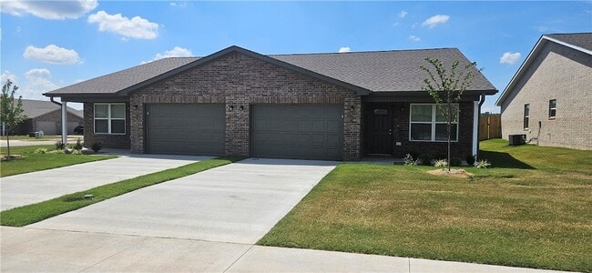 Building Photo - 6807 NW Trevy St