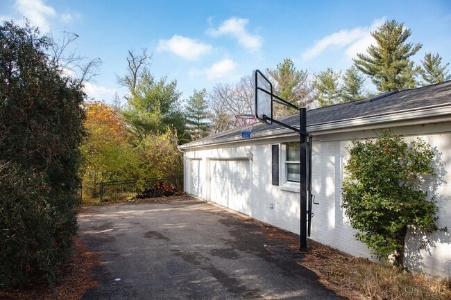 Photo - 8593 Concord Hills Cir