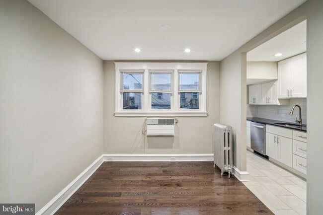 Photo - 3436 Barclay St