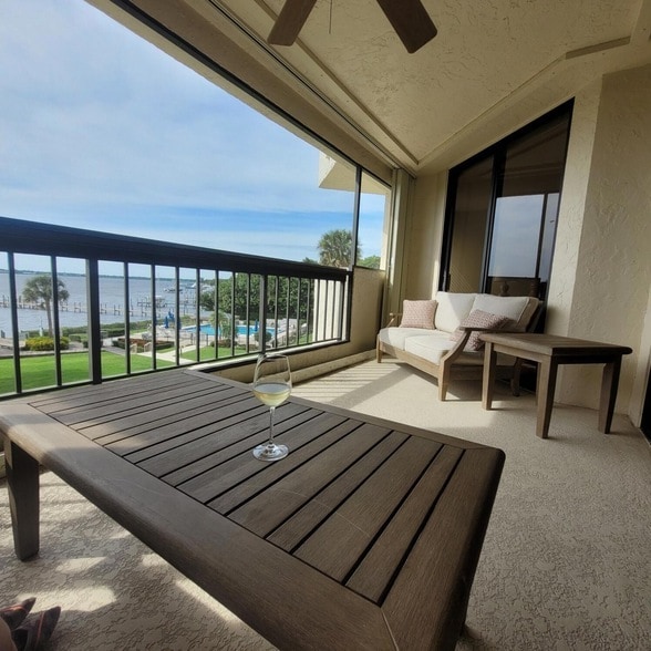 Photo - 625 NW North River Dr Unit 303