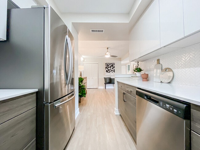 Photo - The Plaza Apartments