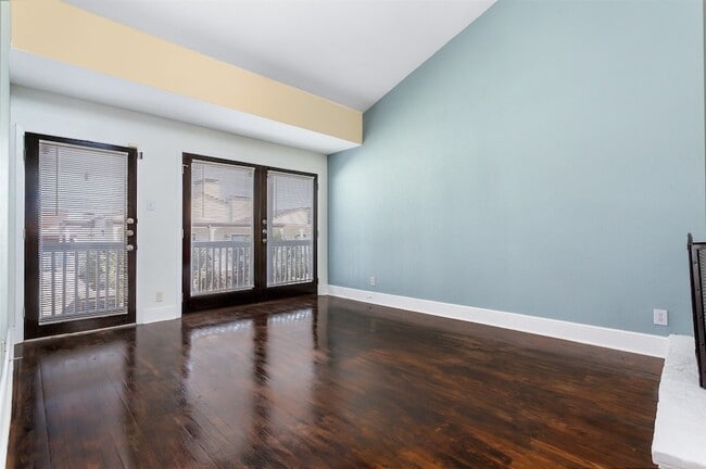 Photo - 5904 Sandhurst Ln Unit 246