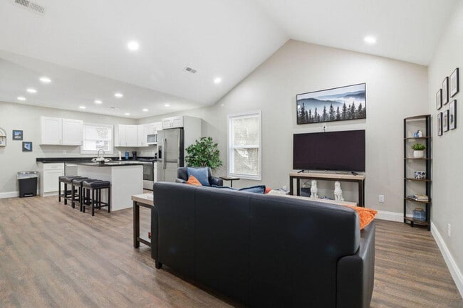 Photo - 810 Carson St Unit ID1331737P