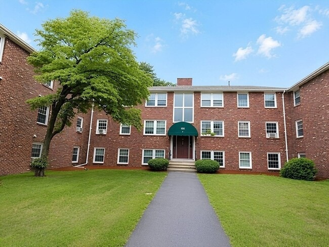 Building Photo - 180 Tyngsboro Rd Unit 43