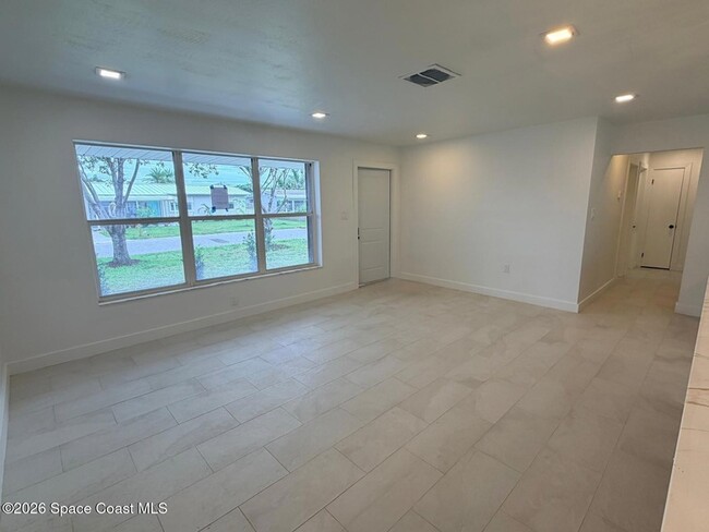 Photo - 205 Melaleuca Dr