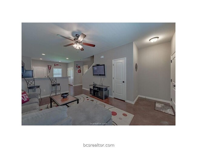 Photo - 129 Watson St