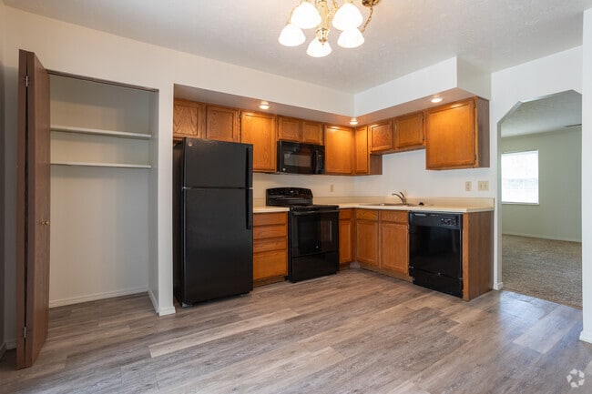 2 BR, 1 BA - 900 sf - Maple Lane Apartments
