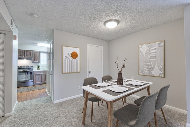 Photo - Landmark at Lyncrest Reserve