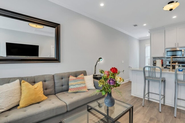 Building Photo - 306 W Gaston St Unit ID1244802P