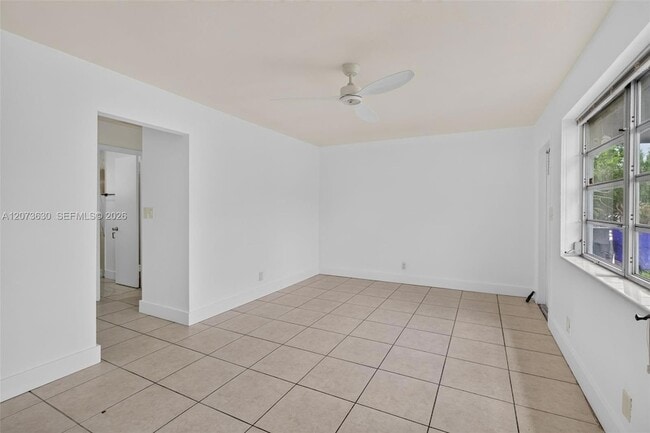 Photo - 2115 N 17th Ct Unit 3