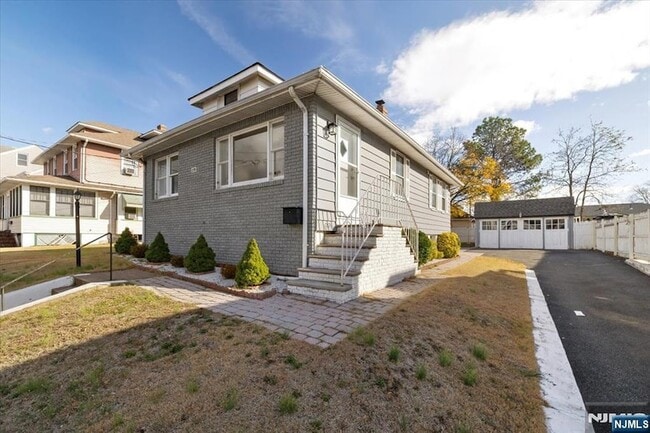 Building Photo - 79 Lincoln Ave