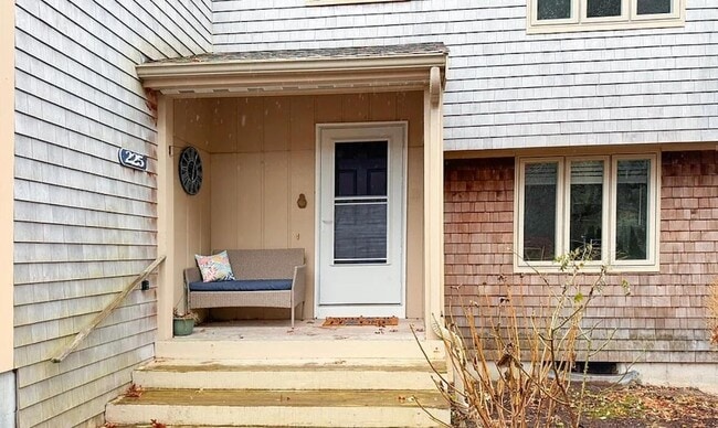 Building Photo - 225 SW Meadows Unit 225