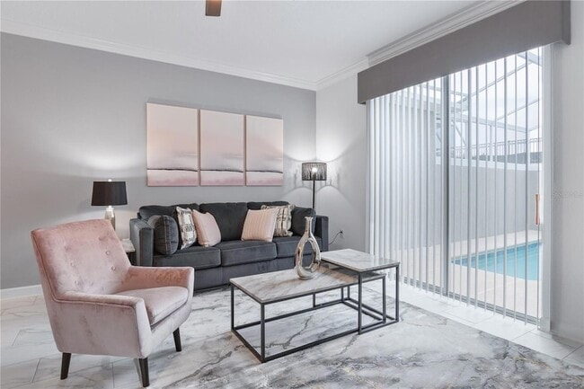 Photo - 1060 Leader St