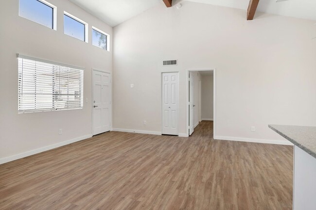 2BR, 2BA - 1,239SF - Living Room - Cortland North Tucson