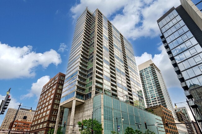 Building Photo - 611 S Wells St Unit 809
