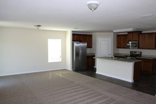 Photo - 32 Green Palm Ct