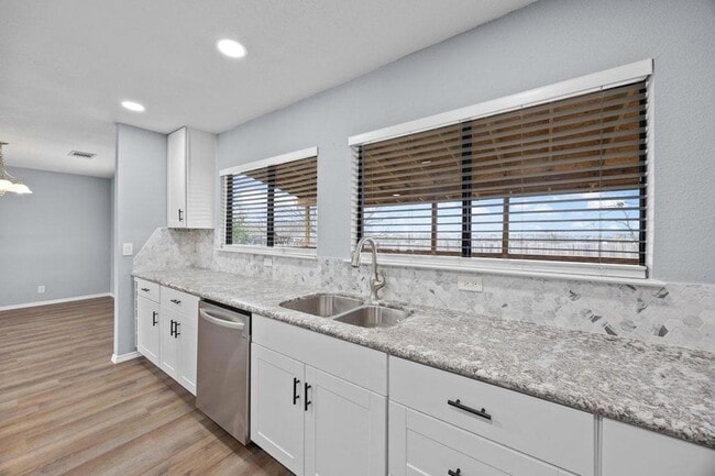 Photo - 2928 Donnell Dr