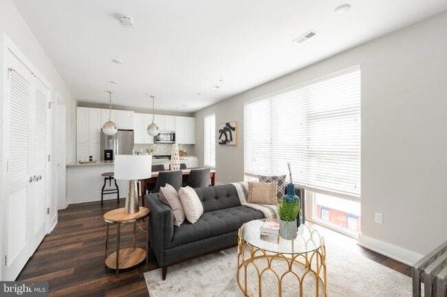 Building Photo - 45 W Haines St Unit 200