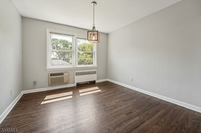 Photo - 24 Hutton Ave