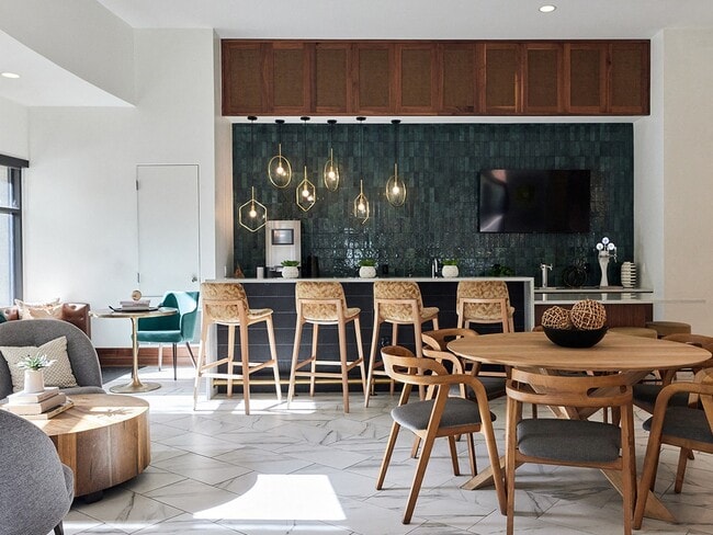 Coffee Lounge - Sentral Old Town