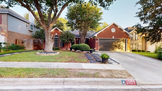 Building Photo - 1009 Crimson Cove Dr