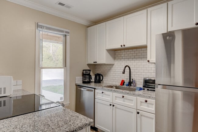 Photo - 2225 Summit St Unit ID1388438P