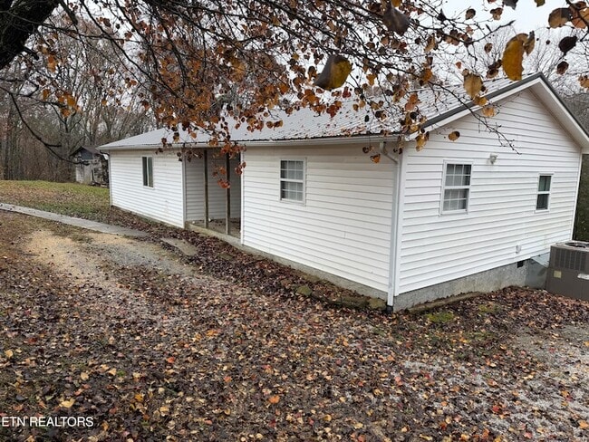 Building Photo - 152 Country Way Dr
