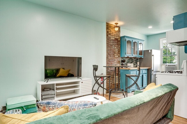 Building Photo - 49 Monitor St Unit SI ID1609849P