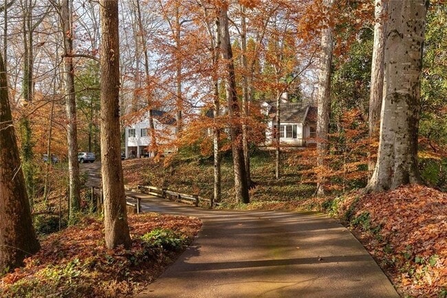 Photo - 444 Burlington Rd NE