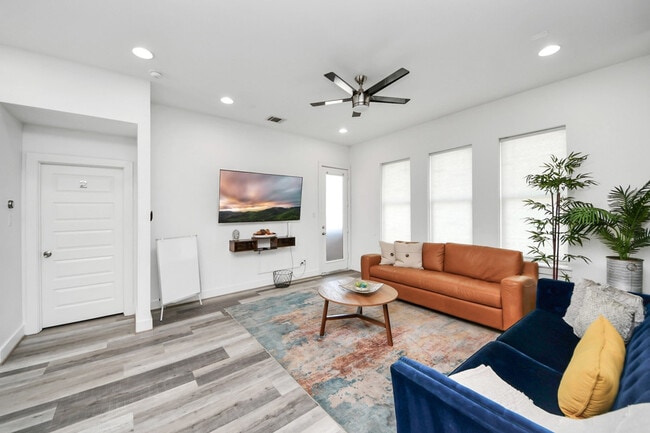 Photo - 3014 McKinney St Unit SI ID1583915P