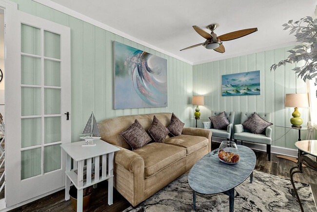 Building Photo - 6 Rohde Ave Unit ID1281947P