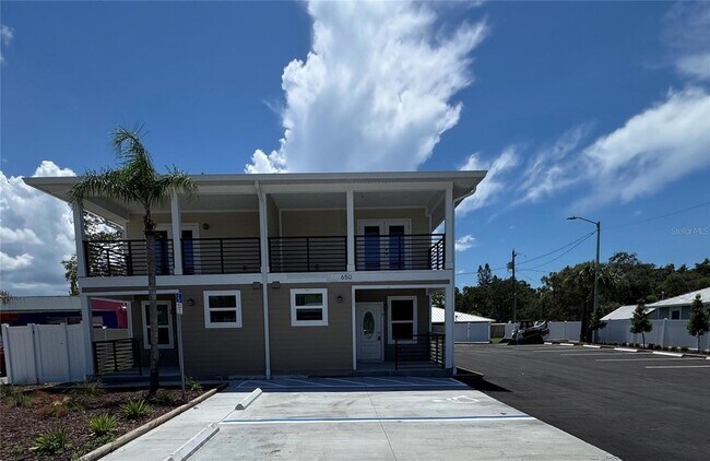 Building Photo - 650 E Tarpon Ave Unit A1