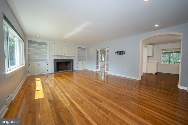 Photo - 353 S Old Middletown Rd