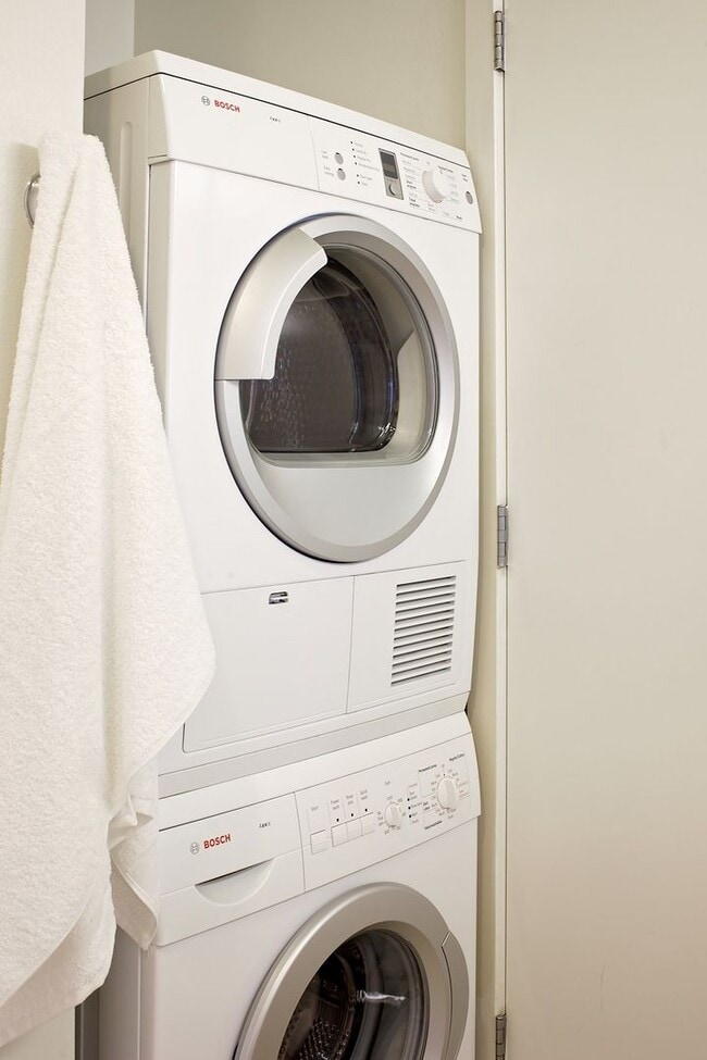 Photo - Hawthorne @ Ladd's - 1 & 2 Bedroom Apartment Homes