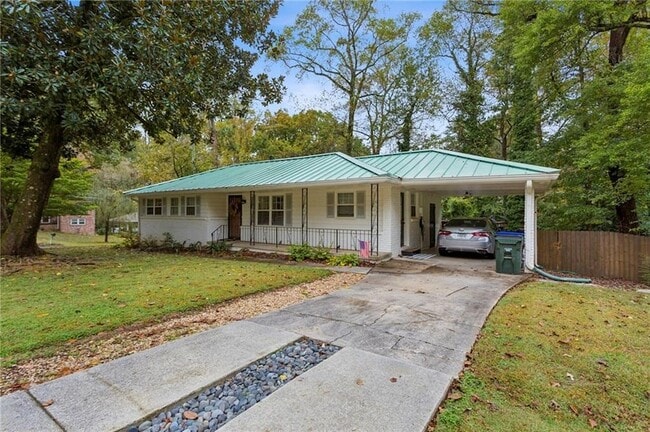 Photo - 2592 Woodacres Rd NE