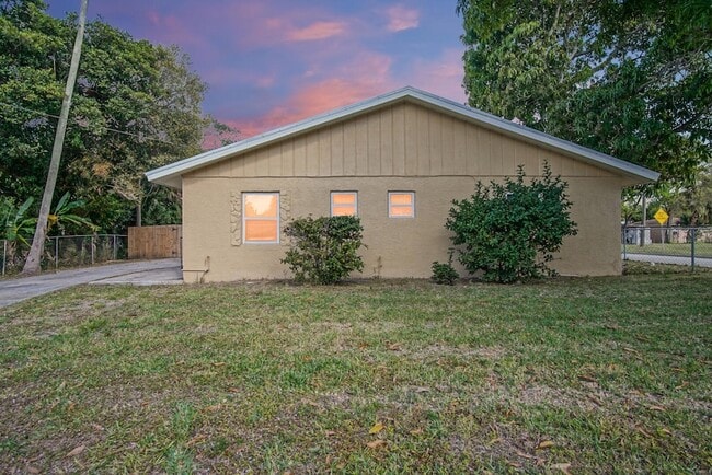 Photo - 1002 Avenue E