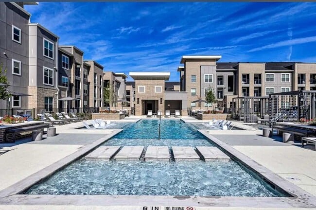 Building Photo - 4000 Anserra Trl Unit D-H